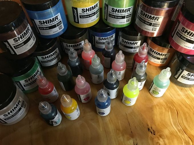 Så vackra färger! Nu ska jag köpa glitter också, och mer epoxy, så är det bara att låta fantasin sätta fart! Och beställningarna bli gjorda. 👍